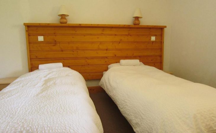Chalet Eterlou, Alpe d'Huez, Twin Bedroom 3